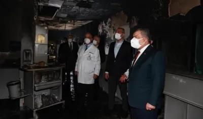 Autoridades en el sitio de la explosión. 