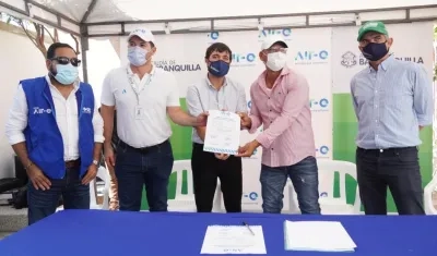 Alcalde firmó convenio con Air-e.