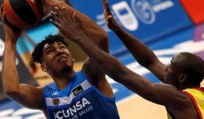 Jaime Echenique anota durante un partido. 