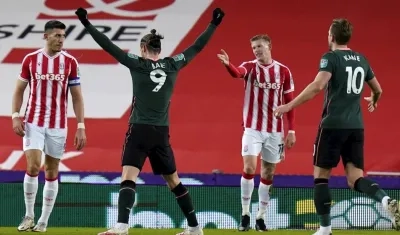 Gareth Bale celebra su anotación. 