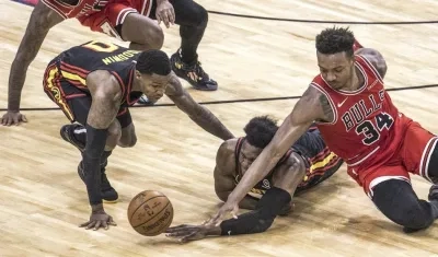 Acción de un juego de pretemporada de la NBA.