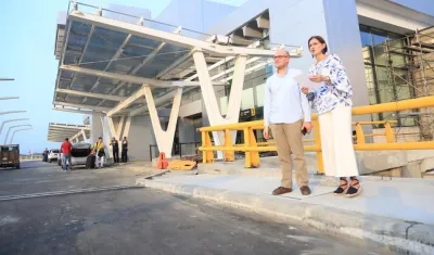 Visita protocolaria de la Ministra Ángela María Orozco al 'Ernesto Cortissoz'.