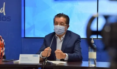 Fernando Ruíz, Ministro de Salud.