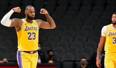 LeBron James celebra con triunfo su cumpleaños. 