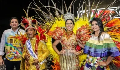 Reina del Carnaval de Soledad junto al Alcalde, Rey Momo y primera gestora social del municipio.