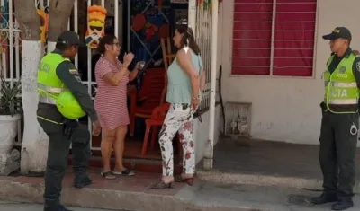 La Secretaria de Seguridad de Santa Marta visitó el sábado Los Fundadores para hablar con la comunidad luego del asesinato de un hombre en ese sector.