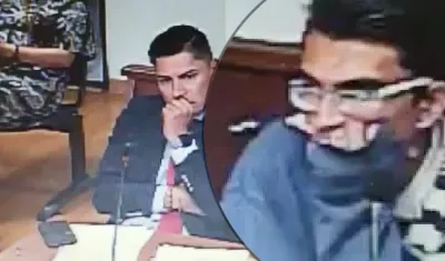 En el círculo grande el hombre acusado de asesinar a su hijastro.