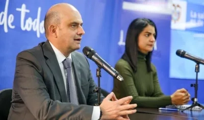 Ministro de Salud y Directora del INS.