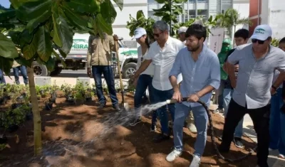 Alcalde Jaime Pumarejo en una de las actividades de Siembra Barranquilla.