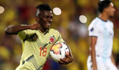 El atacante Edwuin Cetré celebrando el gol del descuento.