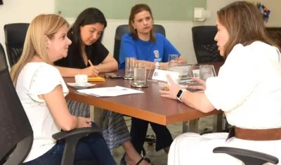 La Gobernadora, Elsa Noguera, con la Ministra María Fernanda Suárez.