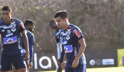 Sherman Cárdenas durante un entrenamiento con Junior. 
