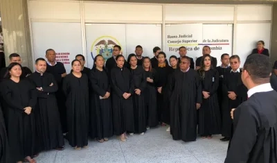 Varios jueces que participaron en el plantón.
