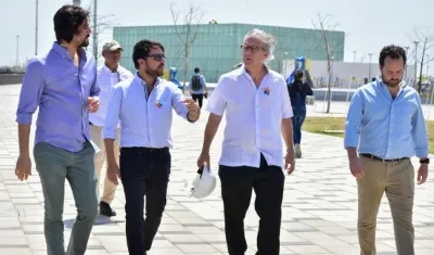 El Alcalde Jaime Pumarejo y el Secretario del BID, Martín Bès (centro).