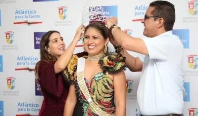 La docente Zoraima Gómez, Reina Central de las festividades.
