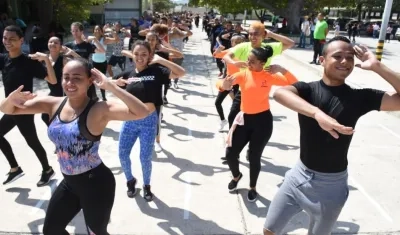 Bailarines de Casas Distritales de Cultura ensayando para sus presentaciones.