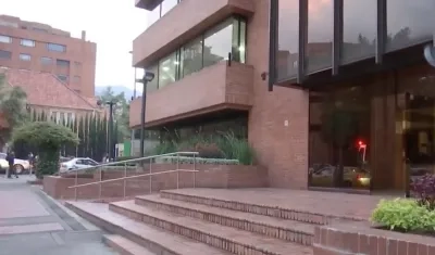 El edificio en donde supuestamente funciona la Embajada.