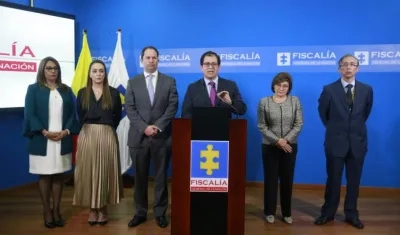 El fiscal Barbosa con su equipo de trabajo.