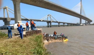 C.R.A inició acompañamiento al proceso de retiro del material oleoso