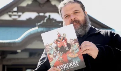 El guionista español de cómic Josep Busquet posa durante una entrevista con Efe en Tokio (Japón), para hablar de "Korokke y la chica que dijo no".