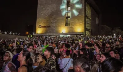Público disfrutando de la Noche del Río.