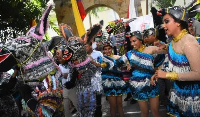 Burros Corcoveones e integrantes de la Banda de Baranoa.