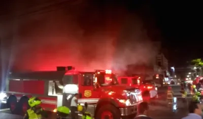 El incendio se registró en la calle 38 con carrera 40, en el Centro de Barranquilla.