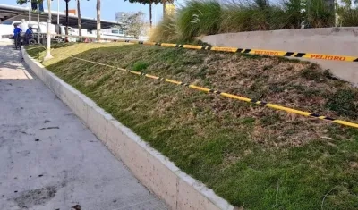 Cintas de seguridad para prevenir el paso por las zonas verdes.