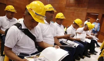 Parte de los exguerrilleros que se graduaron.