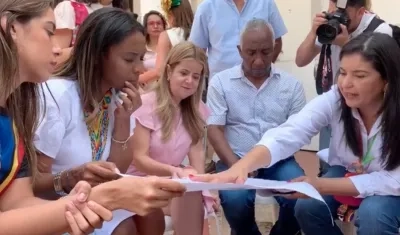 Marcela Dávila, Carmén Vásquez Camacho y Elsa Noguera.