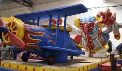 Una de las 16 carrozas que desfilará en la Batalla de Flores.