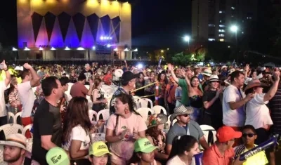 Público disfrutando del Festival de Orquestas.