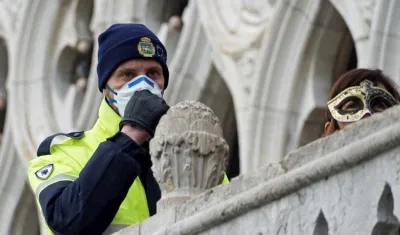 La región de Lombardía anunció además el cierre durante la próxima semana de todos los colegios, universidades y la suspensión de eventos públicos.