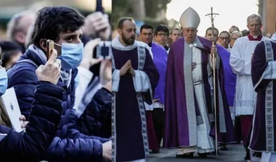 Papa Francisco está resfrriado.