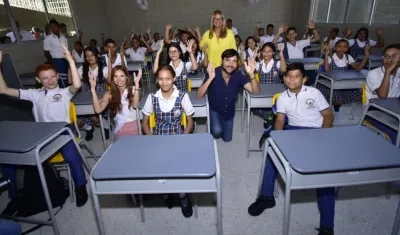 El Alcalde Jaime Pumarejo y la secretaria Bibiana Rincón.