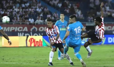 Espectacular remate de Didier Moreno para el gol del triunfo.