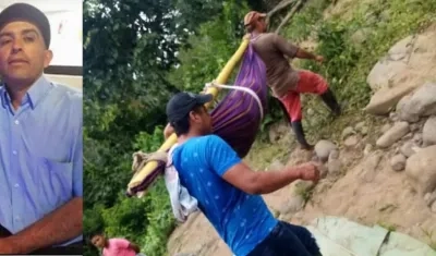 Imágenes de Didian Erley Agudelo y de familiares rescatando el cadáver de Amado Torres.