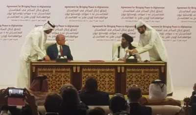 Firma del acuerdo histórico entre EE.UU. y talibanes.