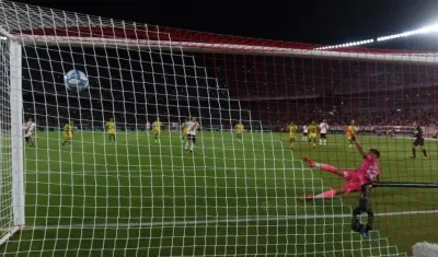 Espectacular definición de Juan Fernando Quintero.