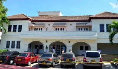 Clínica El Prado donde era atendido el preso fugado.