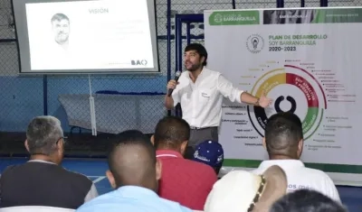 El Alcalde Jaime Pumarejo durante su intervención en el barrio El Santuario.