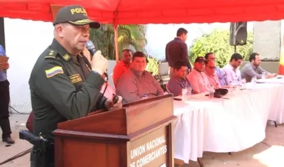 El Comandante de la Mebar, GR Ricardo Alarcón, presidiendo el encuentro.