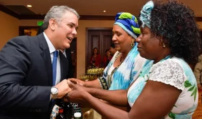 Presidente Duque en un encuentro con mujeres.