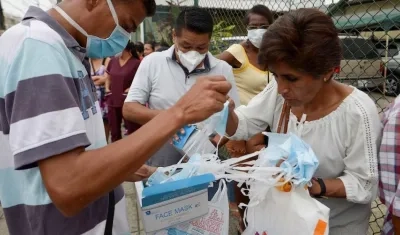 La alarma mundial por el COVID-19 ha disparado las ventas de tapabocas en los diferentes países.