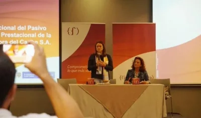 La Superintendente Natasha Avendaño García anunciando el convenio de Findeter.