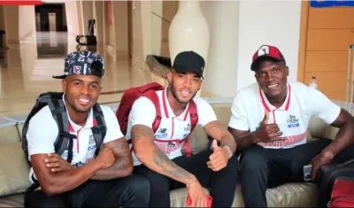 Los 'tiburones' iniciando el periplo a Ecuador.