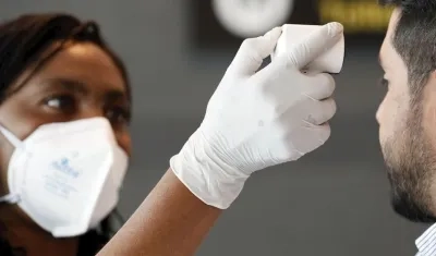 Colombia aplica los controles en los aeropuertos.