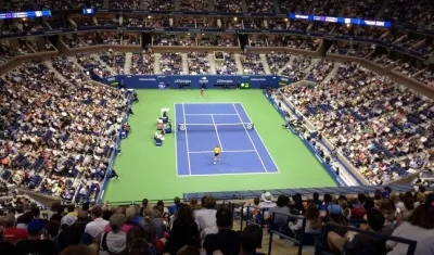 El tenis es un deporte que reúne multitudes. 