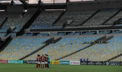 Flamengo tuvo que jugar con el estadio Maracaná a puerta cerrada. 