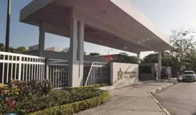 Fachada de la entrada a la Universidad del Norte.